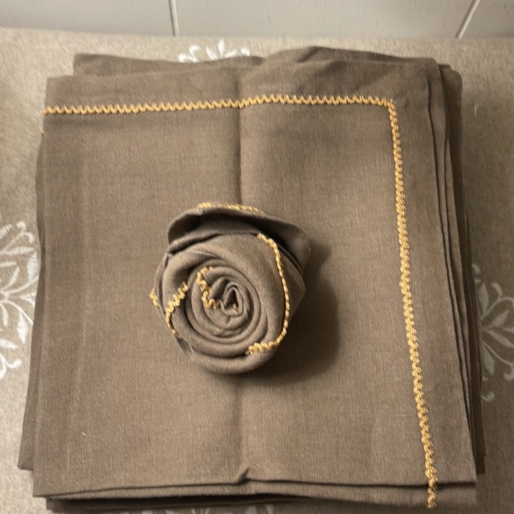 Set of 12  Linen Cocktail Napkins 21”x 21” Set of 12 Linen Placemats 19.5”x13.5” - Picture 6 of 14